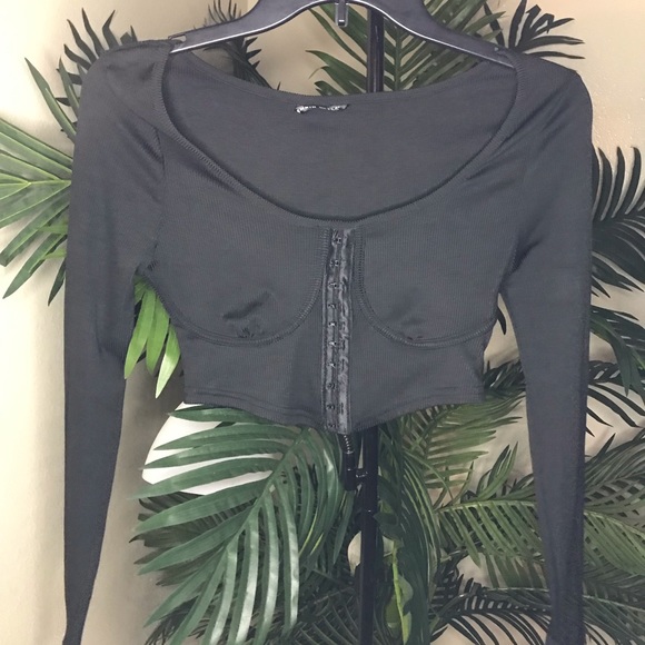 Asymmetrical hook hem top - Picture 2 of 3